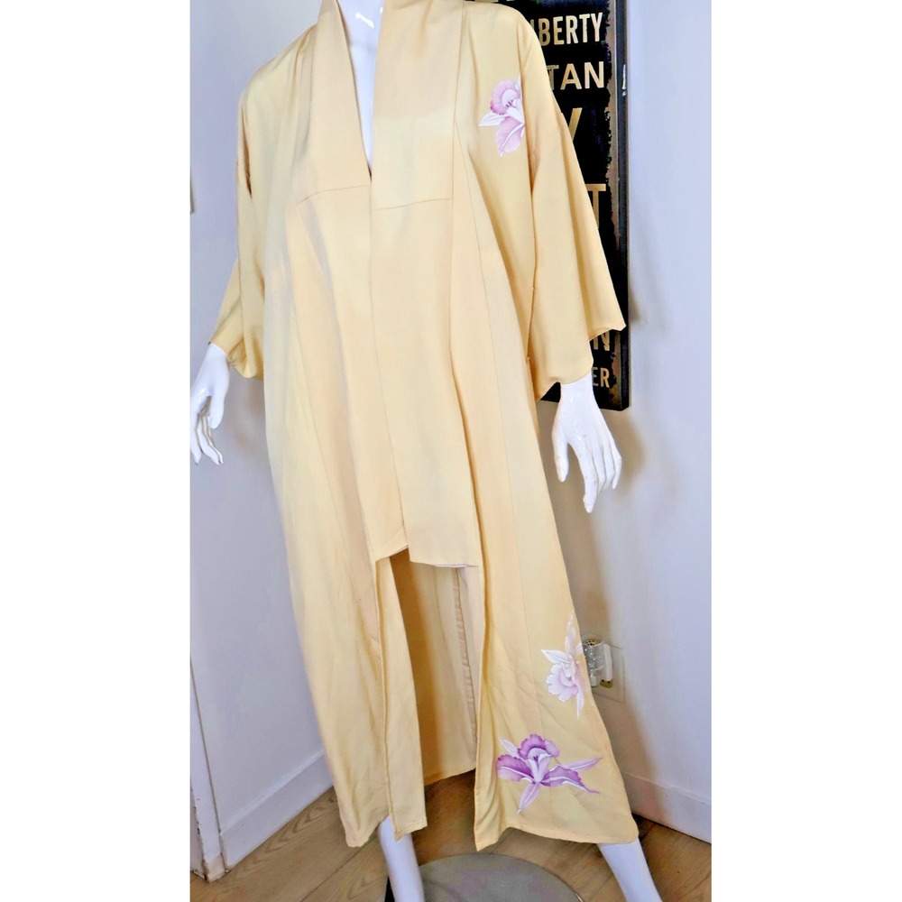 Kimono Japanese Size‎ S/M Butter Yellow Purple Floral Detail Attached Belt
